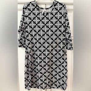 PRELOVED SZ L Chic Black and White tunic top/mini dress
